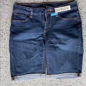 Time and tru mid rise sz 10 shorts